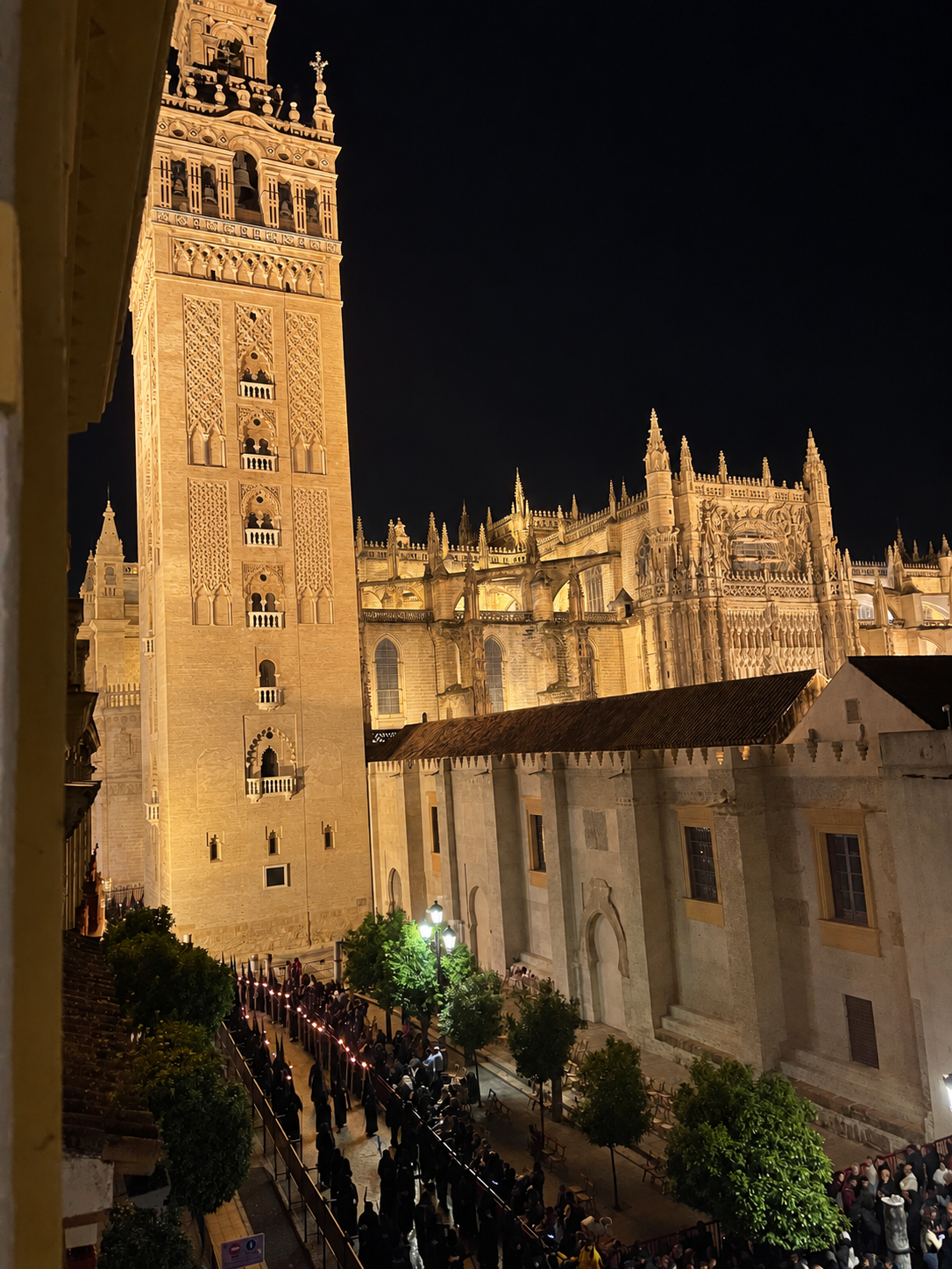 Giralda and Holy Week crowds at night
